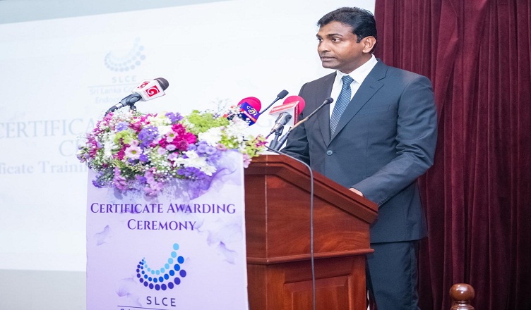 Dinesh Athapaththu, Managing Director of Morison Ltd, addressing the gathering at the Certificate Awarding Ceremony for the 'Certificate Training Course in Diabetes Care'.